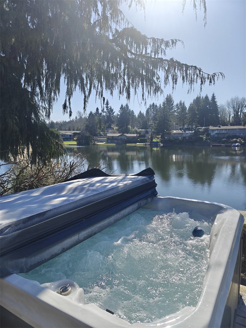 Hot tub with crystal clear water overlooking a lake
