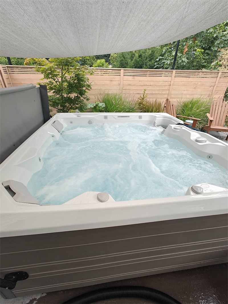 Same hot tub with clean clear water an hour after the purge